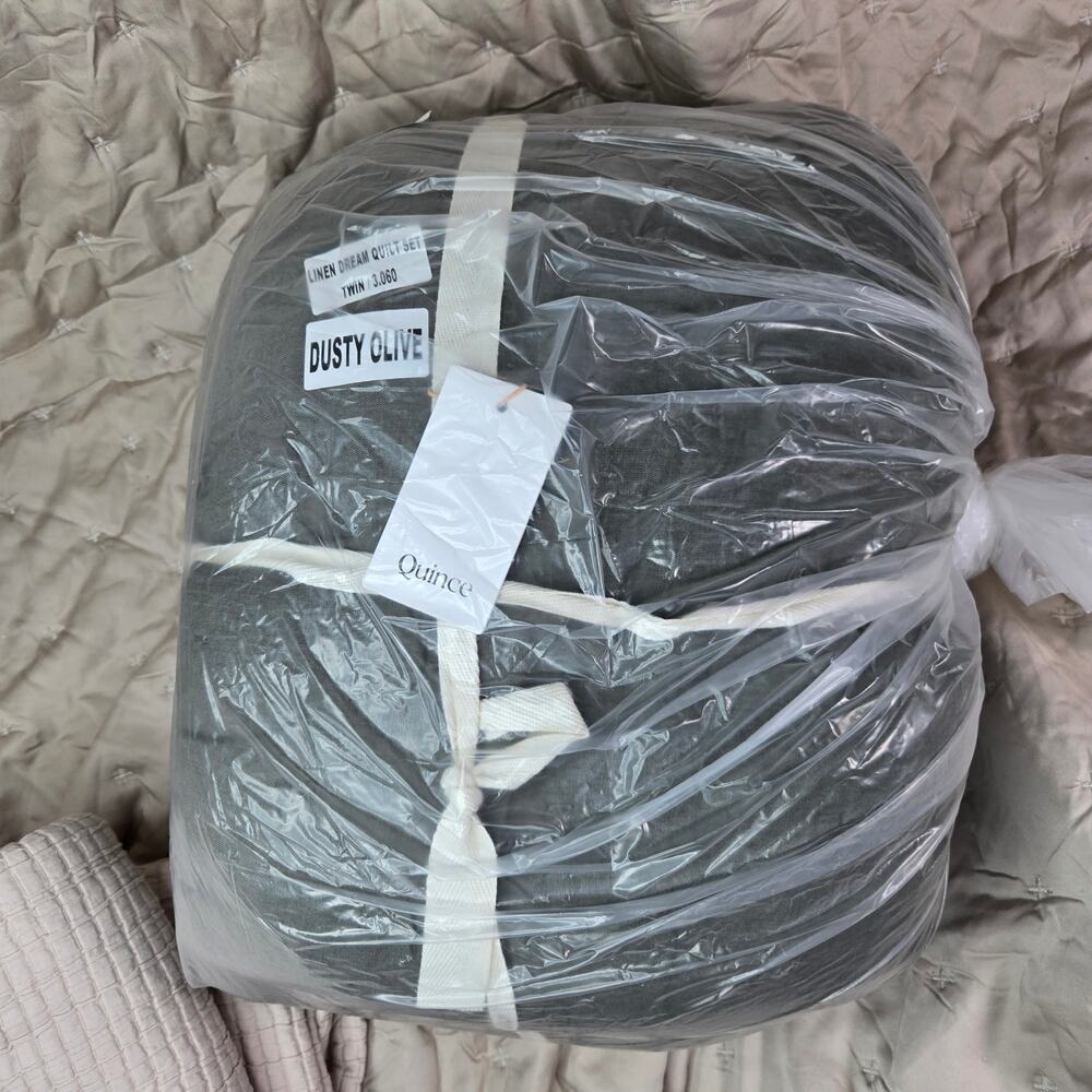NWT Quince European Linen Dream Quilt 3Pc Set Twin Dusty Olive Green $190 MSRP - Picture 7 of 8